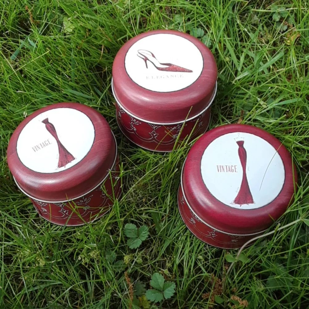 New set of 3 Candles Super cute packaging!